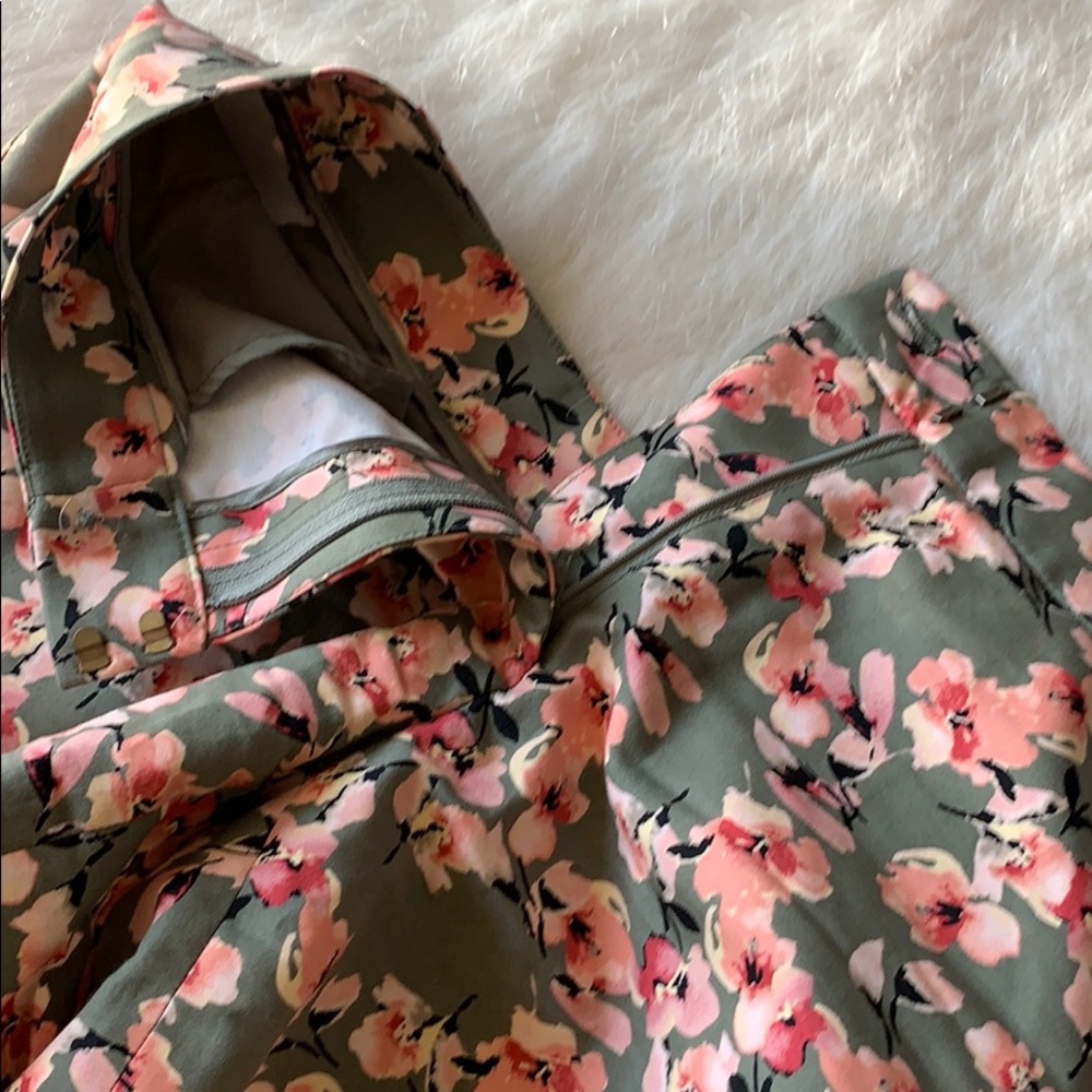 White House Black Market | floral the 5” short - Picture 12 of 13